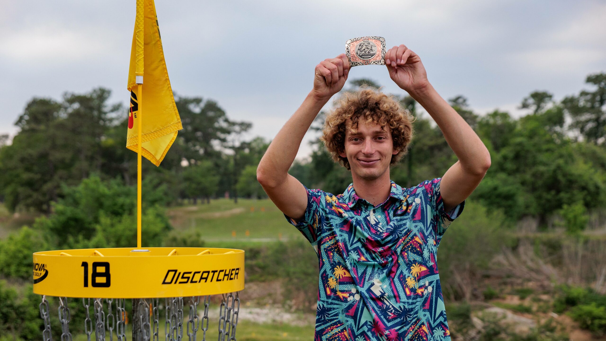 Vinny Basketball Putt's for Birdie : r/discgolf